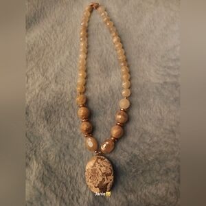 NWOT Stone Pendant Necklace
